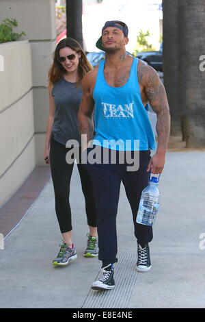 Kelly Brook und David McIntosh gesehen in die Turnhalle.  Mitwirkende: Kelly Brook, David McIntosh wo: Los Angeles, California, Vereinigte Staaten von Amerika als: 3. April 2014 Stockfoto