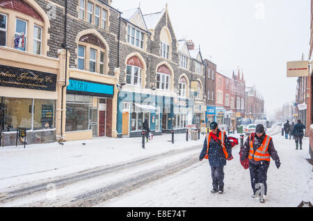 Winter schnee Blizzard in Barry Town Center 1. Januar 2012 PHILLIP ROBERTS Stockfoto