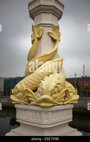 Dekoratives Detail der viktorianischen Lampe Beiträge auf Queens Bridge Belfast Stadtzentrum Stockfoto