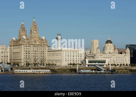 Das Leber-Gebäude und drei Grazien am Liverpool Wasser Stockfoto