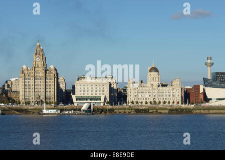 Das Leber-Gebäude und drei Grazien am Liverpool Wasser Stockfoto