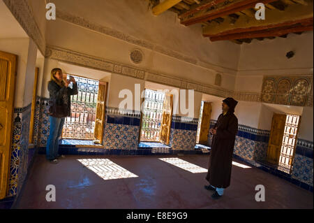 Horizontale Innenansicht eines Raumes im Kasbah Taourirt in Ouarzazate. Stockfoto