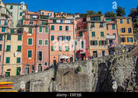 Traditionelle Häuser in Riomaggiore, Cinque Terre, Ligurien, Italien. Stockfoto