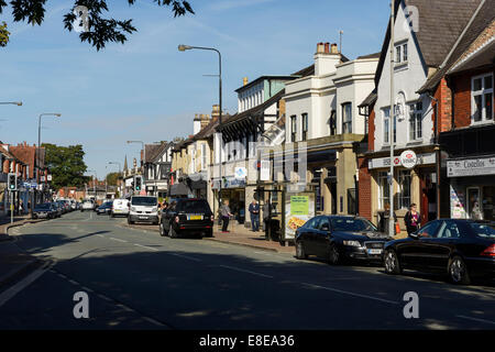 Geschäfte und Firmen auf Ashley Road im Zentrum von Hale Dorf Greater Manchester UK Stockfoto