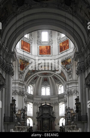 Innere des Salzburger Dom, Salzburg, Österreich Stockfoto