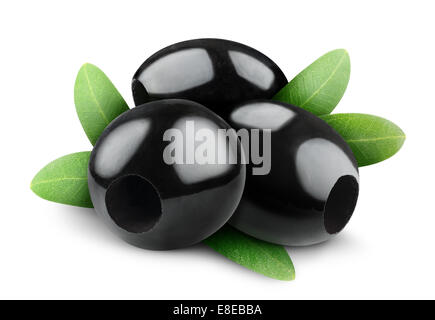 Entsteinte schwarze Oliven, isoliert auf weiss Stockfoto