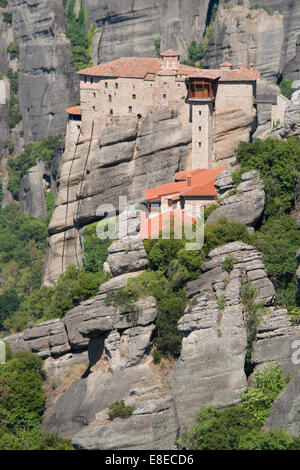 Hängende Kloster Roussanou in Meteora, Griechenland. Stockfoto