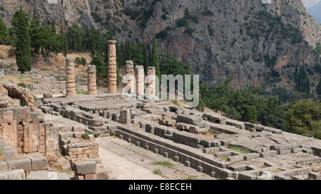 Die Ruinen der Tempel des Apollo in Delphi, Griechenland. Stockfoto