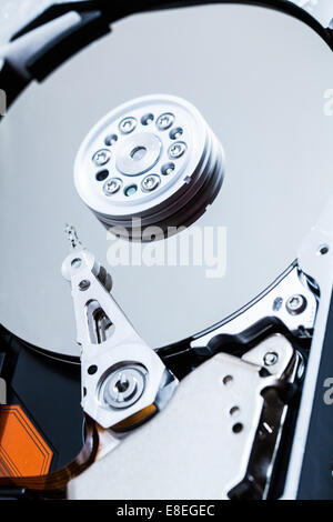 Festplatte-Mechanismus und Details der Platten, Arm und Spindel. Stockfoto