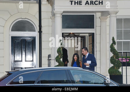 London, UK. 6. Oktober 2014. Jasmin Walia gesichtet, The Arch London verlassen und auf dem Weg zum Stolz von Großbritannien Awards 2014 im Grosvenor house Hotel in London. Bildnachweis: Siehe Li/Alamy Live News Stockfoto