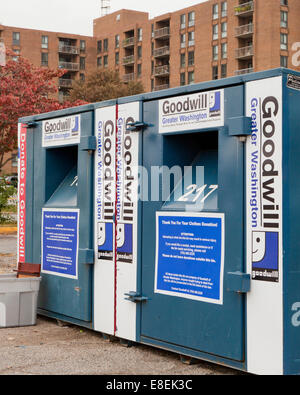 Goodwill verwendet Kleidung Lagerplätze - Virginia USA Stockfoto