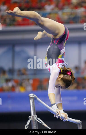 Nanning, China. 6. Oktober 2014. Natsumi Sasada (JPN) Kunstturnen: 2014 World Artistic Gymnastics Championships Women Qualifikation am Gymnasium Guangxi in Nanning, China. © Yusuke Nakanishi/AFLO SPORT/Alamy Live-Nachrichten Stockfoto