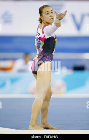 Nanning, China. 6. Oktober 2014. Natsumi Sasada (JPN) Kunstturnen: 2014 World Artistic Gymnastics Championships Women Qualifikation am Gymnasium Guangxi in Nanning, China. © Yusuke Nakanishi/AFLO SPORT/Alamy Live-Nachrichten Stockfoto