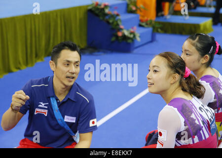 Nanning, China. 6. Oktober 2014. Natsumi Sasada (JPN) Kunstturnen: 2014 World Artistic Gymnastics Championships Women Qualifikation am Gymnasium Guangxi in Nanning, China. © Yusuke Nakanishi/AFLO SPORT/Alamy Live-Nachrichten Stockfoto