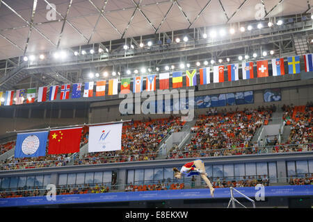 Nanning, China. 6. Oktober 2014. Das Ambiente Schuss Kunstturnen: 2014 World Artistic Gymnastics Championships Women Qualifikation am Gymnasium Guangxi in Nanning, China. © Yusuke Nakanishi/AFLO SPORT/Alamy Live-Nachrichten Stockfoto