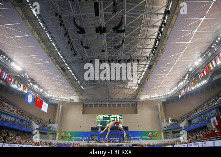 Nanning, China. 6. Oktober 2014. Ocolisan Anamaria (ROU) Kunstturnen: 2014 World Artistic Gymnastics Championships Women Qualifikation am Gymnasium Guangxi in Nanning, China. © Yusuke Nakanishi/AFLO SPORT/Alamy Live-Nachrichten Stockfoto