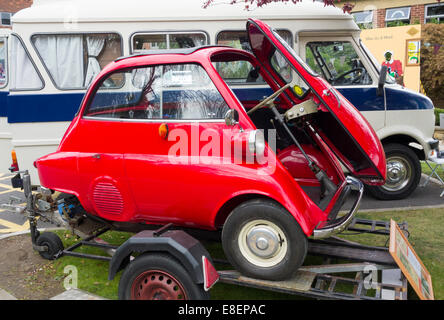 BMW Isetta bei Oldtimer-Rallye in England, UK Stockfoto