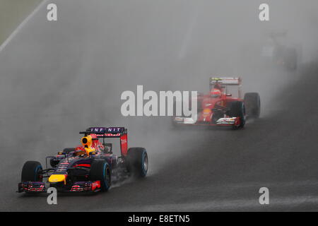 Sebastian VETTEL, GER, Red Bull Racing, Team Infiniti Red Bull Racing, Red Bull RB10, Renault Energie F1 vor Kimi Räikkönen, (RÄIKKÖNEN), FIN, Team Scuderia Ferrari, SUZUKA, JAPAN, 05.10.2014, Formel 1 F1-Rennen, Grosser Preis, GP du Japon, Motorsport, Grand Prix von JAPAN, Foto: Sho TAMURA/AFLO SPORT Deutschland heraus Stockfoto