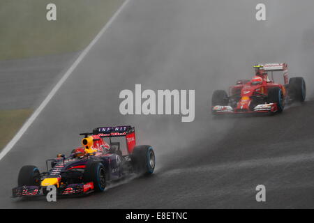 Sebastian VETTEL, GER, Red Bull Racing, Team Infiniti Red Bull Racing, Red Bull RB10, Renault Energie F1 vor Kimi Räikkönen, (RÄIKKÖNEN), FIN, Team Scuderia Ferrari, SUZUKA, JAPAN, 05.10.2014, Formel 1 F1-Rennen, Grosser Preis, GP du Japon, Motorsport, Grand Prix von JAPAN, Foto: Sho TAMURA/AFLO SPORT Deutschland heraus Stockfoto