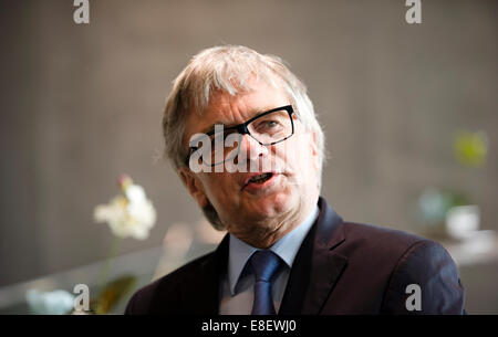 (Datei) - eine Archiv Bild, datiert 11. November 2011, zeigt Wolfgang Eder, Generaldirektor und Vorsitzender der Voestalpi Stahlwerke AG in Linz, Österreich. Foto: Arno Burgi/dpa Stockfoto