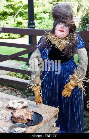 Frau Lovett Vogelscheuche auf dem Norland Scarecrow Festival 2014, West Yorkshire Stockfoto