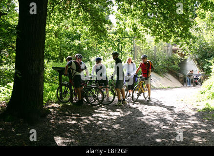 Radfahrer, Petts Wood, Kent, 2005 Stockfoto