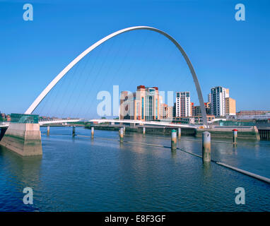 Millennium Bridge und baltischen Kunst Galerie, Gateshead, Tyne & Verschleiß. Stockfoto