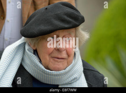 (Datei) - eine Archiv Bild, datiert 5. April 2014, zeigt Autor Siegfried Lenz in Marbach/Neckar, Deutschland. Siegfried Lenz starb. FOTO: THOMAS KIENZLE/DPA Stockfoto