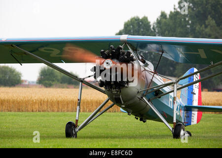 Morane Saulnier Ms317 HY22 317 G-MOSA im Flug Rollen am Breighton Flugplatz Stockfoto