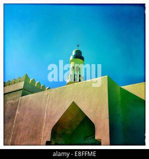 Niedrigen Winkel Ansicht des Minaretts, Muscat, Oman Stockfoto