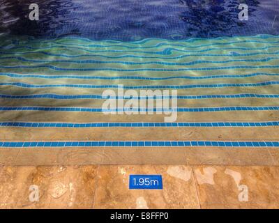 Schwimmbad-Schritte Stockfoto