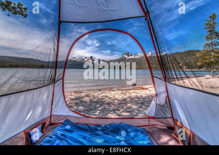 USA, Idaho, Custer County, Custer, Rotbarsch Seestraße, Rotbarsch See, Camping in Bergen Stockfoto