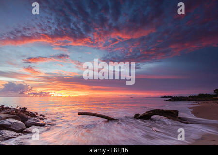 Sonnenuntergang über Meer Stockfoto