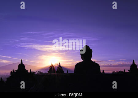 Indonesien, Java, Magelang, Silhouette des Borobudur-Tempel Stockfoto