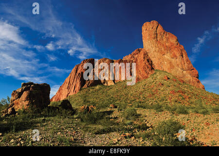 USA, Arizona, La Paz County Courthouse Rock, nähern sich Bank und Bank-Rock-Formation beurteilt Stockfoto