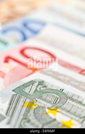 Nahaufnahme von verschiedenen Euro-Banknoten im Vollformat Stockfoto