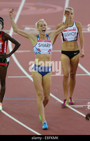 Lynsey Sharp (SCO) feiert Gewinn der Silbermedaille - Womens 800m Finale. Leichtathletik - Hampden Park - Glasgow - UK - 01/08/201 Stockfoto