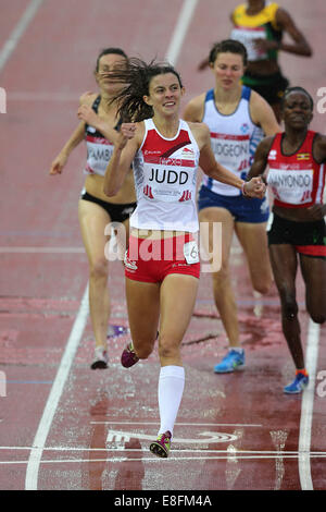 Jessica Judd (ENG) feiert sie ihr Hitze - Hitze 2 Damen 800 m Halbfinale gewinnt. Leichtathletik - Hampden Park - Glasgow - UK - 31 Stockfoto