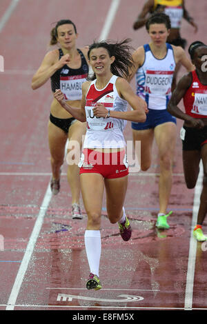 Jessica Judd (ENG) feiert sie ihr Hitze - Hitze 2 Damen 800 m Halbfinale gewinnt. Leichtathletik - Hampden Park - Glasgow - UK - 31 Stockfoto