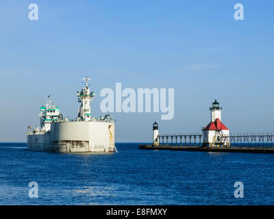 USA, Michigan, St. Joseph, See-Frachter Annäherung an port Stockfoto