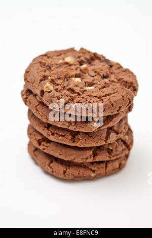 Nahaufnahme eines Stapels Schokoladenkekse auf einem Tisch Stockfoto