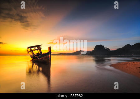 Kambodscha, Ansicht des Tongkang am Meer bei Sonnenaufgang Stockfoto