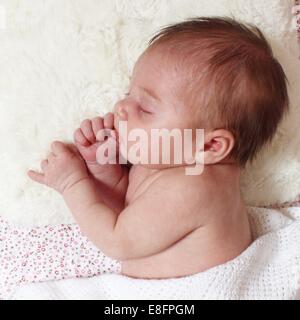 Babymädchen schläft Stockfoto