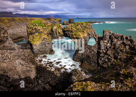 Londrangar Basaltklippen und die natürlichen Bogen in Island Stockfoto