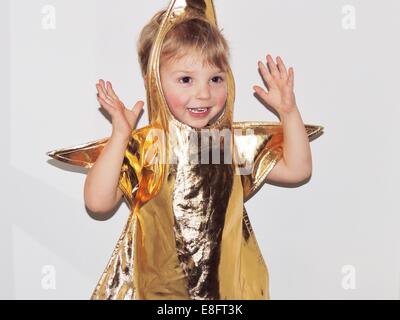 Junge im gold star Kostüm Stockfoto