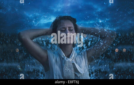 Porträt einer Frau im Regen, Argentinien Stockfoto