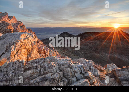 USA, Kalifornien, Death Valley Nationalpark, Sonnenaufgang am Aguereberry Punkt Stockfoto