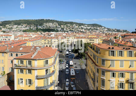 Panoramablick über Place Garibaldi Stadtplatz oder Plaza und die Dächer der Altstadt Nice Alpes-Maritimes Frankreich Stockfoto