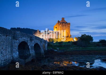 Brücke zum Eilean Donan Castle, Dornie, Schottland Stockfoto