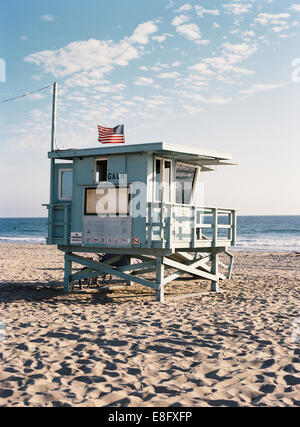 USA, California, Rettungsschwimmer-Hütte am Sonnenstrand Stockfoto